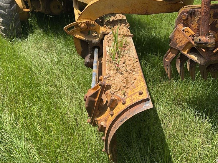 caterpillar-120-image-10