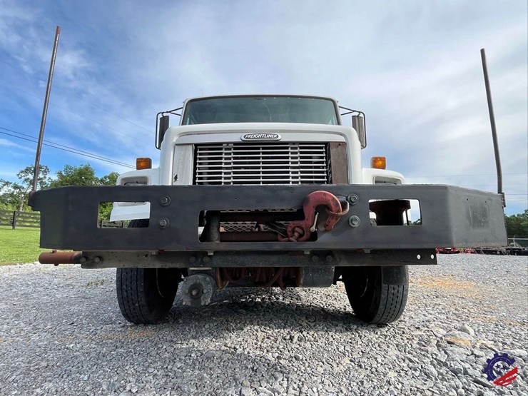 2003-freightliner-fl70-image-13