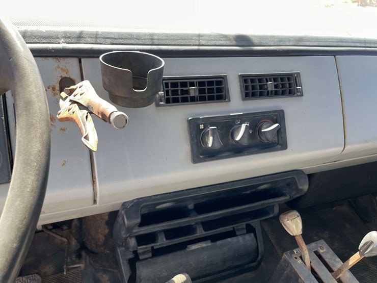 1993-freightliner-fl60-image-13