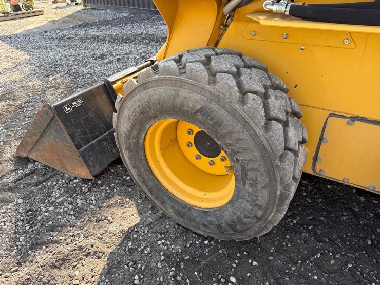 john-deere-270-image-17