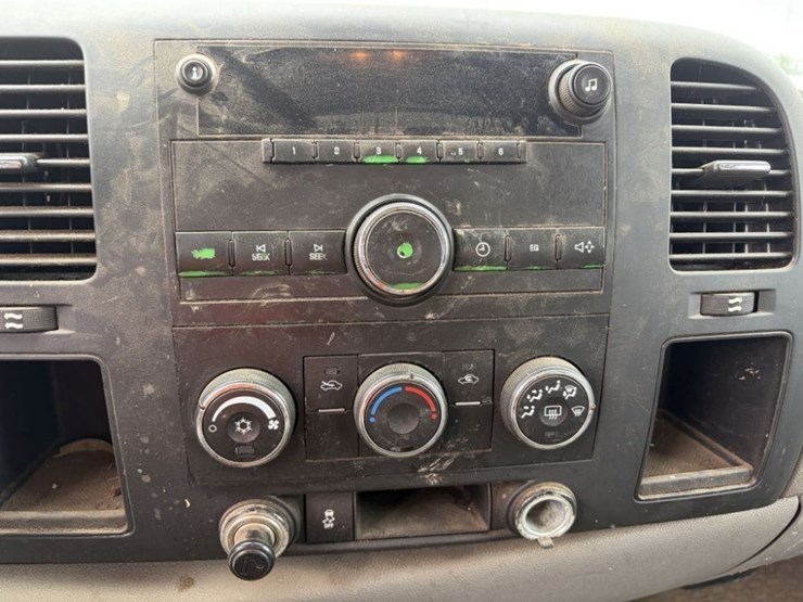 2013-gmc-sierra-2500-image-30
