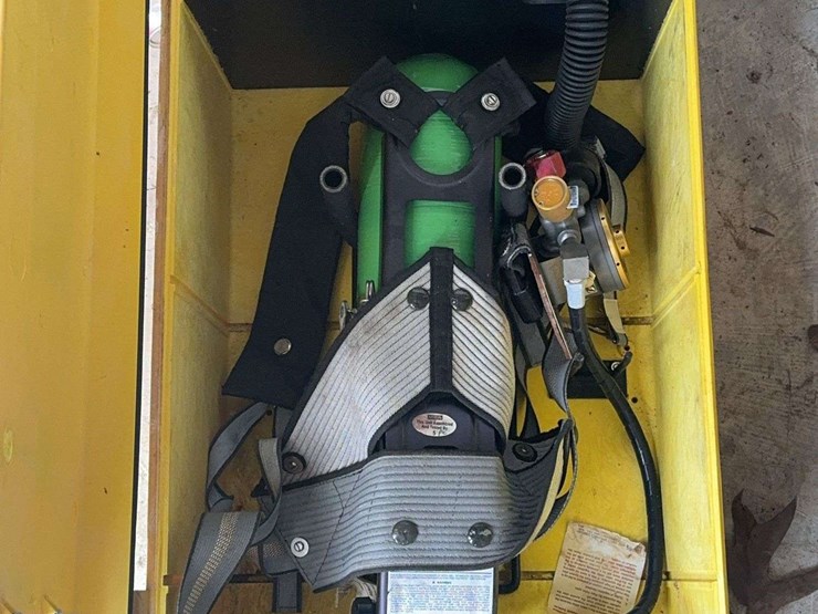 self-contained-breathing-apparatus-with-box-image-3