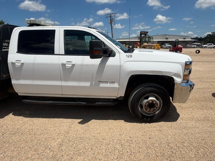 2015-chevrolet-silverado-3500-image-20
