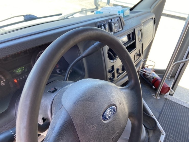 2014-ford-e450-sd-image-18