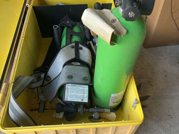 self-contained-breathing-apparatus-with-box-image-1