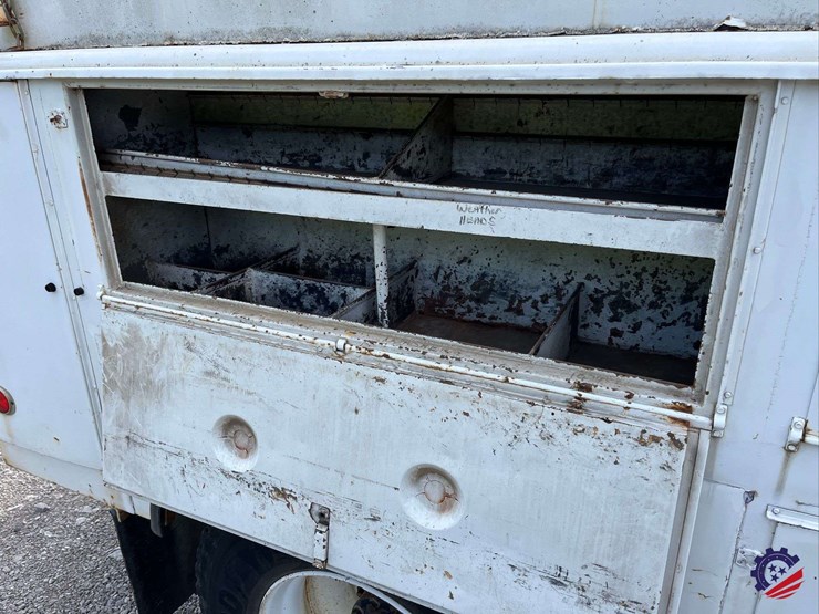 2003-freightliner-fl70-image-34