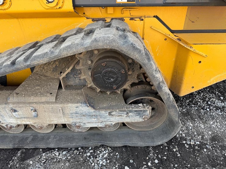 2023-deere-333g-image-18