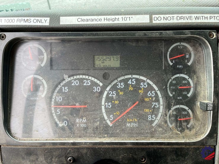 2003-freightliner-fl70-image-69