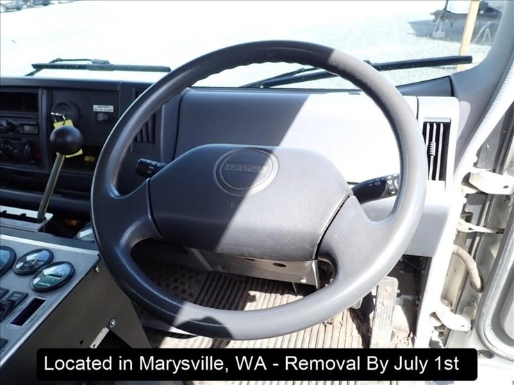 2010-isuzu-nqr-image-17
