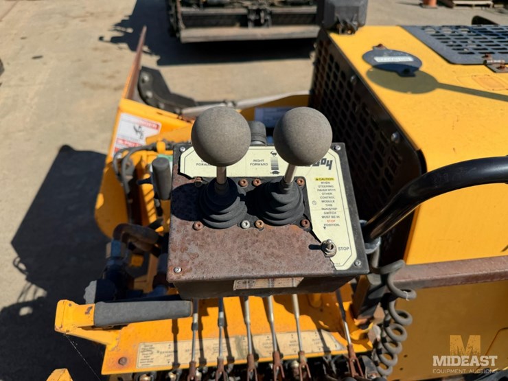 2012-caterpillar-cb54xw-image-15