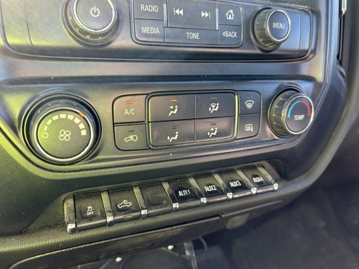 2015-chevrolet-silverado-2500-image-25