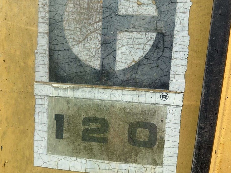caterpillar-120-image-9