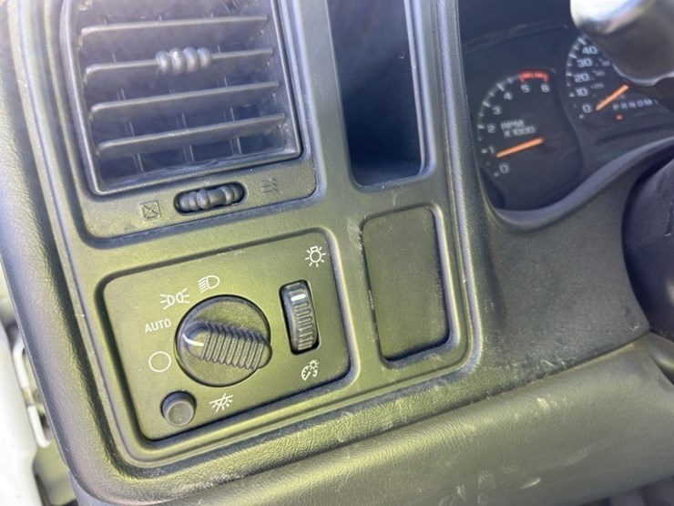 2006-chevrolet-silverado-3500-image-31