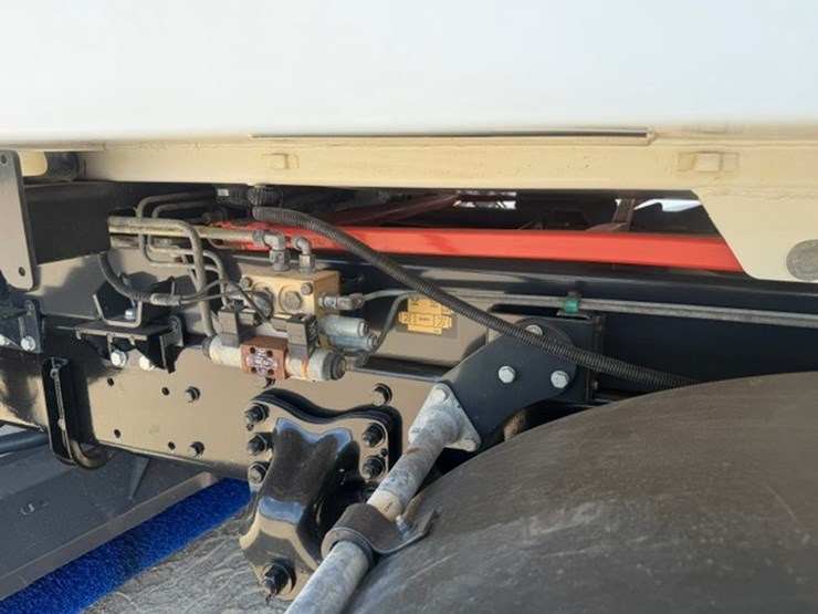 2015-john-deere-b-image-16