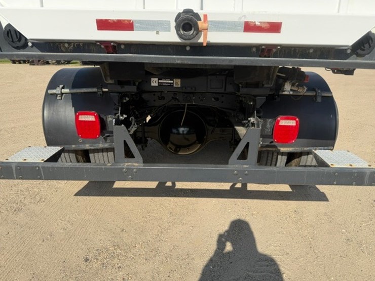 2015-john-deere-b-image-9