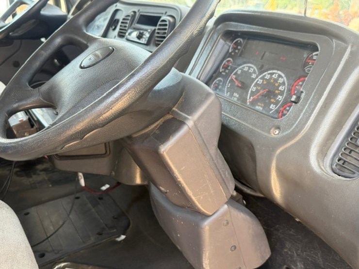 2015-john-deere-b-image-82