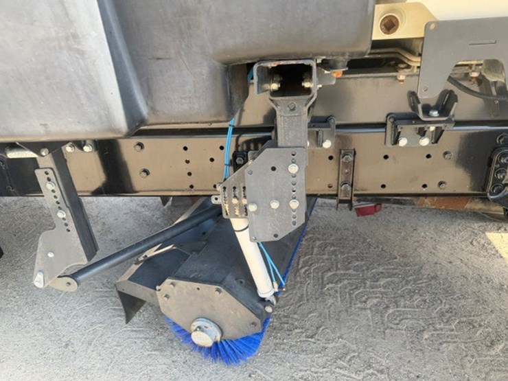 2015-john-deere-b-image-19