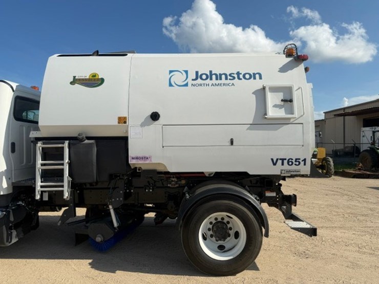 2015-john-deere-b-image-12