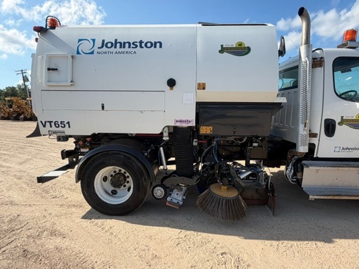 2015-john-deere-b-image-32