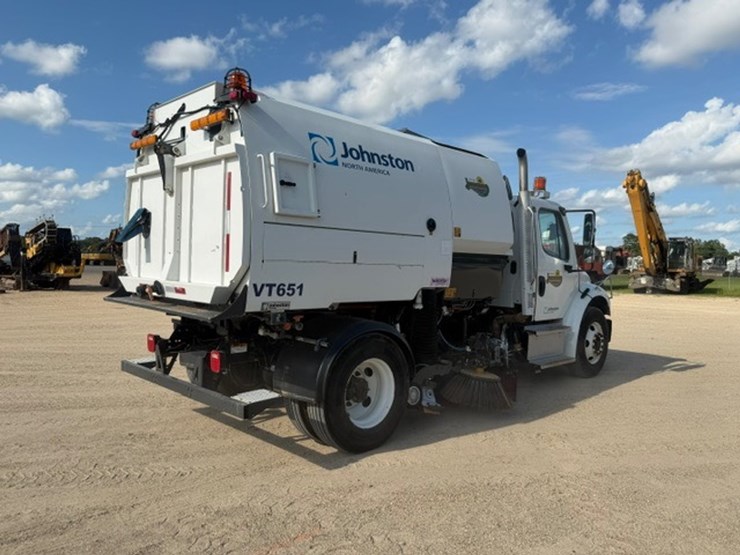 2015-john-deere-b-image-3