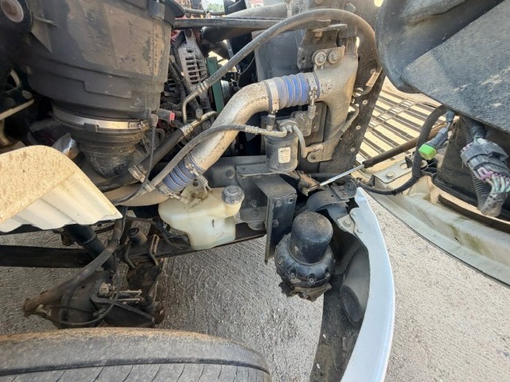 2015-john-deere-b-image-105