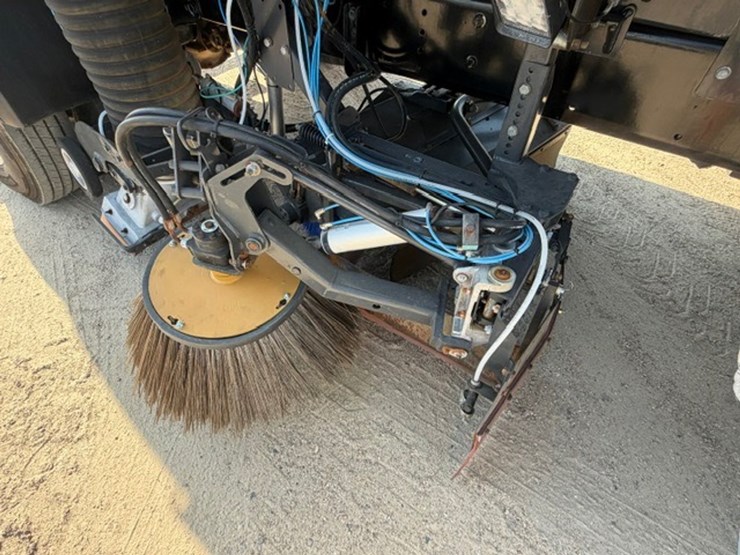 2015-john-deere-b-image-35