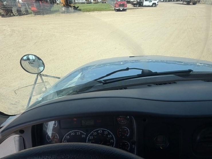 2015-john-deere-b-image-74