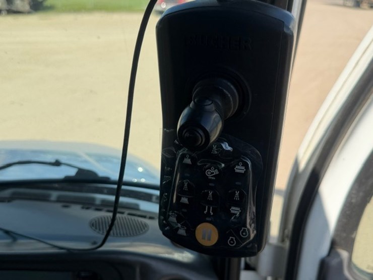 2015-john-deere-b-image-90