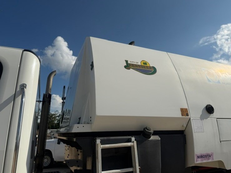 2015-john-deere-b-image-25