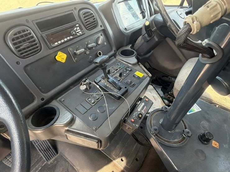 2015-john-deere-b-image-66