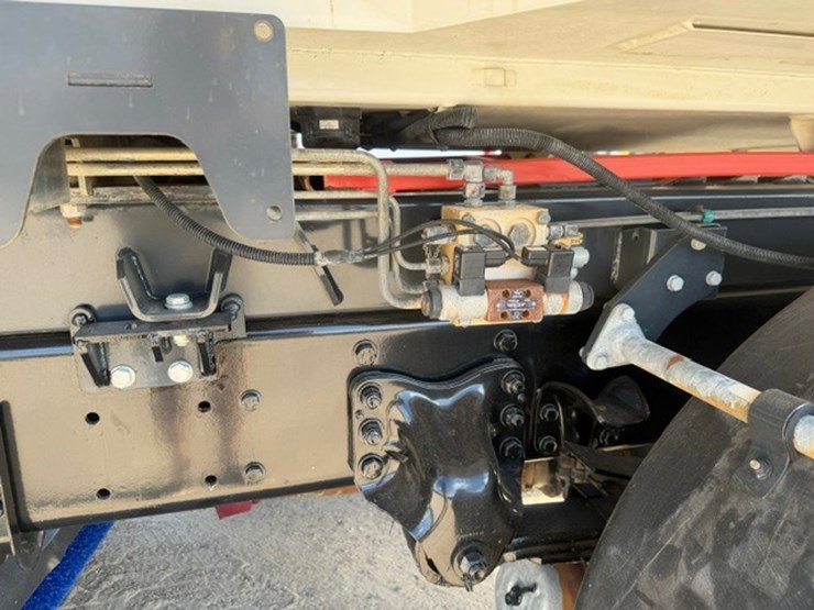 2015-john-deere-b-image-17