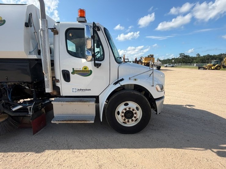2015-john-deere-b-image-30