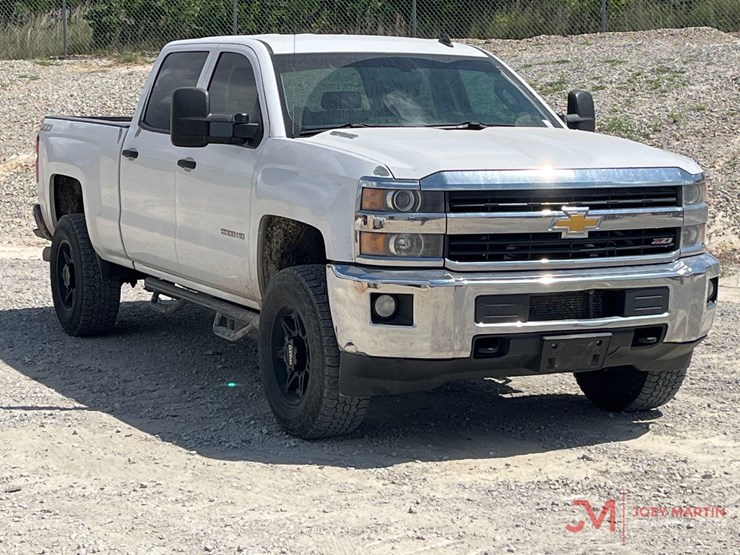 2015-chevrolet-silverado-2500-image-1
