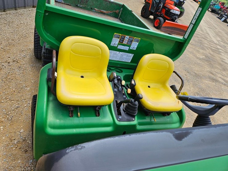 2020-john-deere-gator-image-24