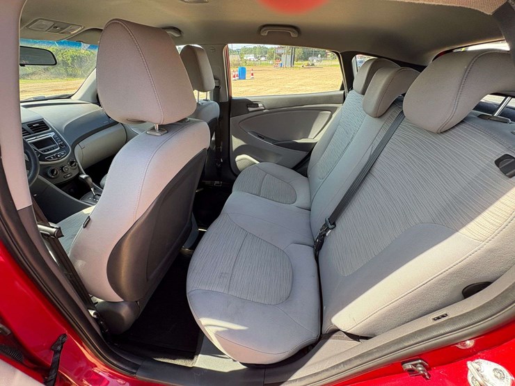 2017-hyundai-accent-4-door-hatchback-(116,839-miles)-image-16