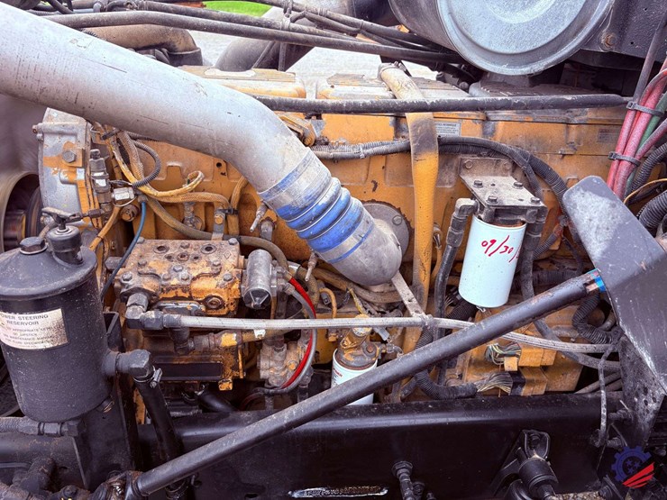 1996-freightliner-fld120-image-29