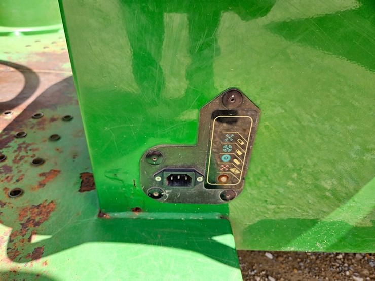 2014-john-deere-gator-image-13