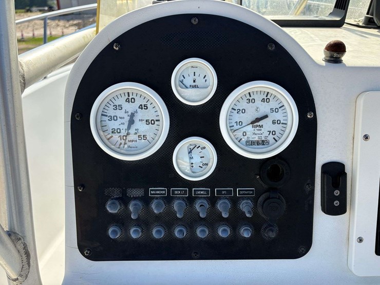 2002-hydra-sports-20'-center-console-boat-w/-tandem-axle-trailer-image-19