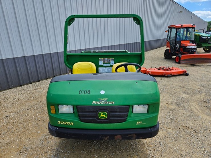 2020-john-deere-gator-image-8