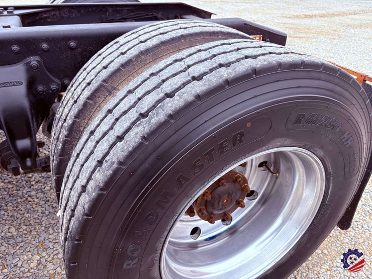 1993-freightliner-fld120-image-10