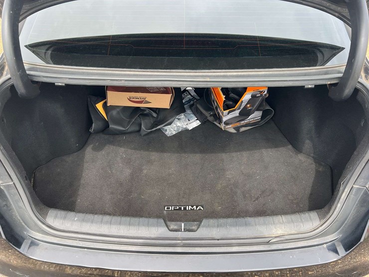 2016-kia-optima-4-door-sedan-(166,343-miles)-image-16