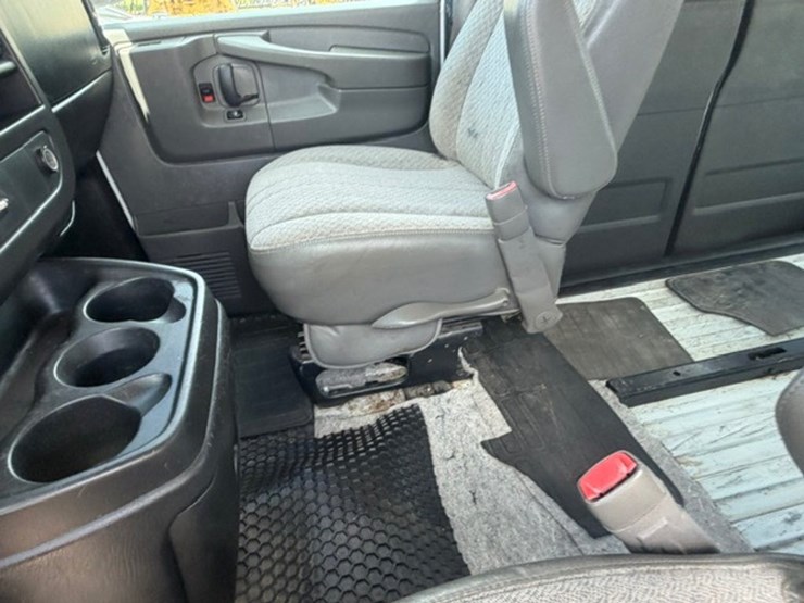 2013-chevrolet-express-3500-image-39