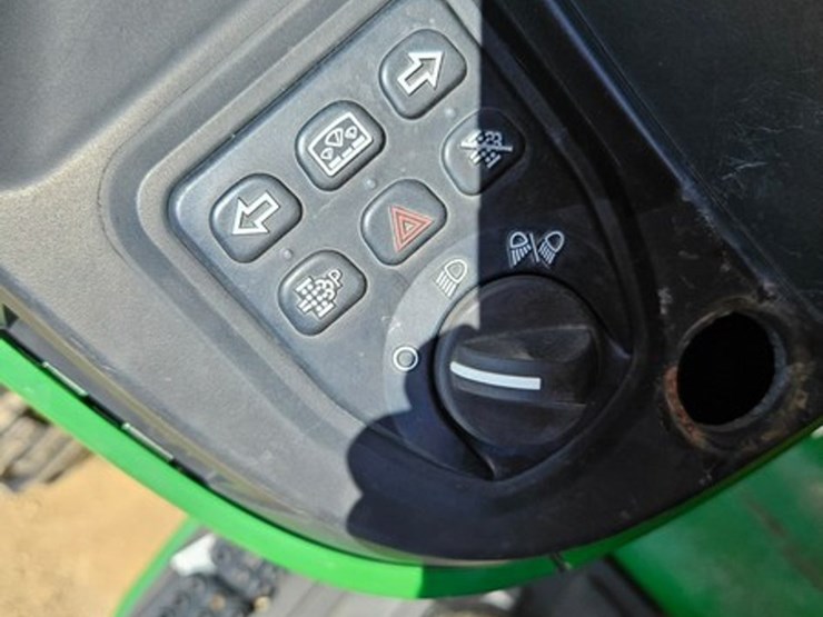john-deere-4066m-image-40