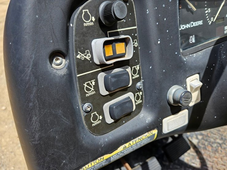 2020-john-deere-gator-image-34
