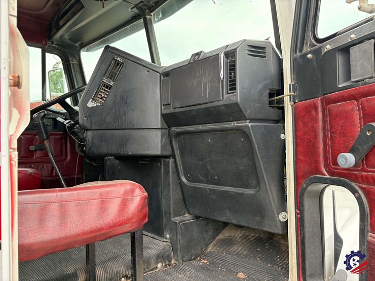 1996-freightliner-fld120-image-58