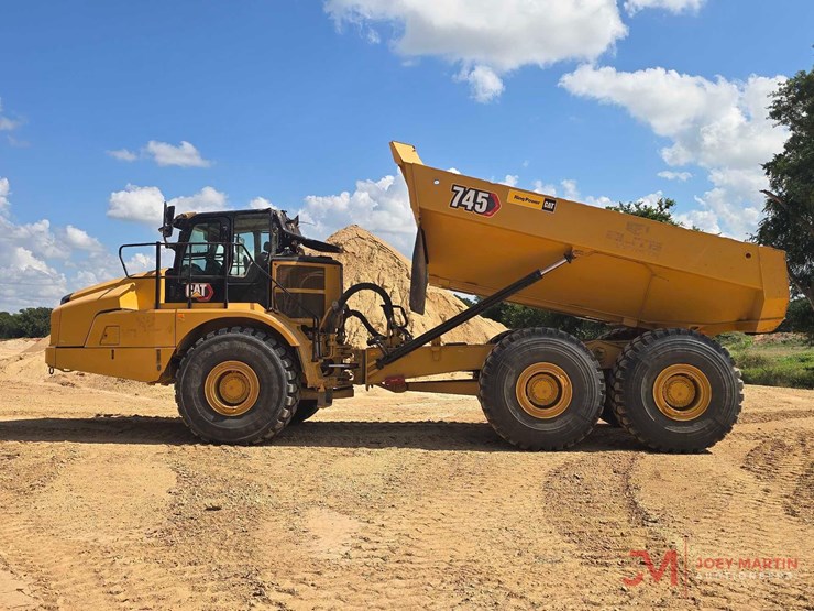 2021-caterpillar-745-image-6