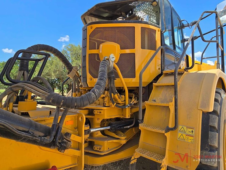 2021-caterpillar-745-image-22