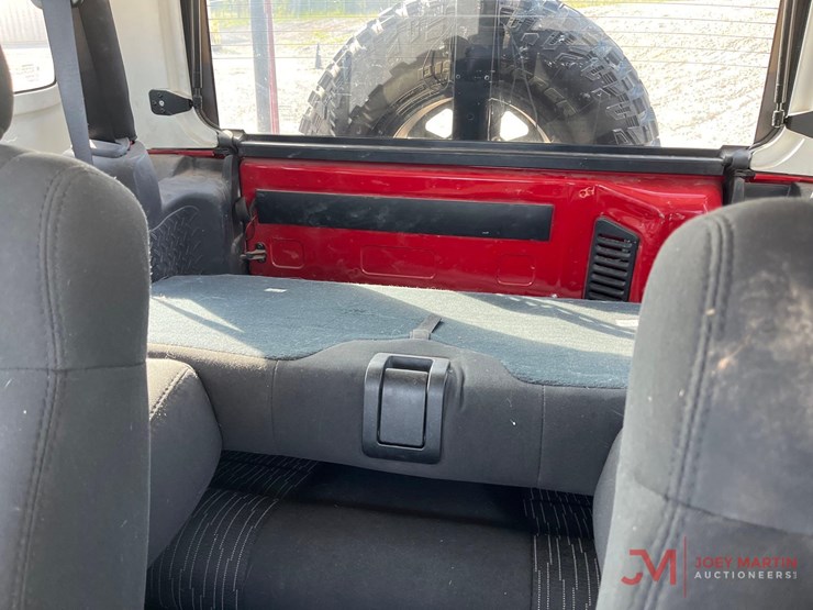 2012-jeep-wrangler-sport-image-25