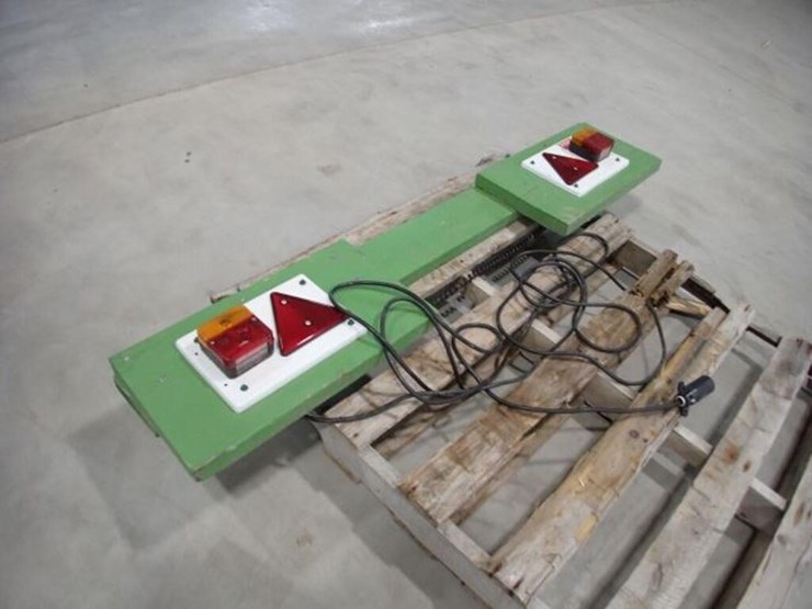 portable-hook-on-trailer-light/signal-bar-image-5