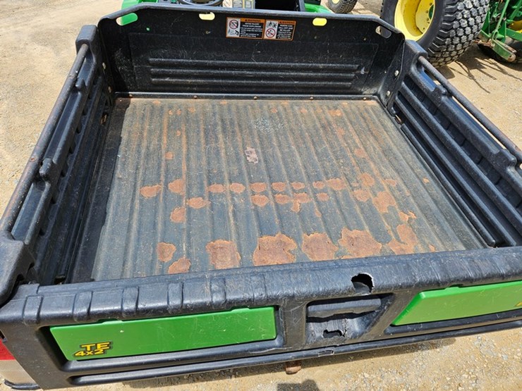 2011-john-deere-gator-image-18